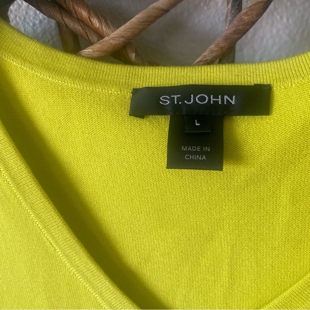 St. John Bright Yellow Sleeveless Vest Top L Xclnt - Picture 3 of 4